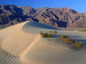 Death_valley_sand_dunes